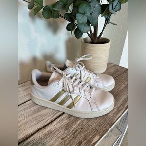 Adidas 3 stripe gold classic cloud foam women’s shoes - size 8
